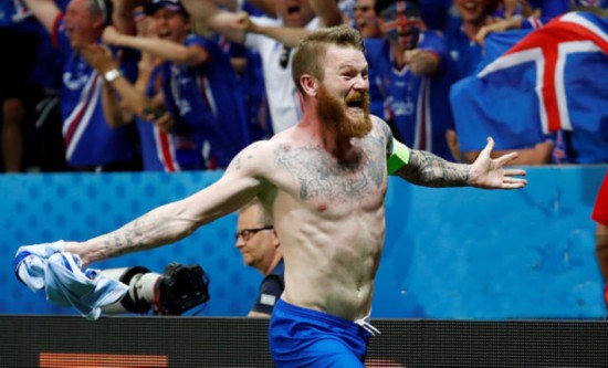 冰岛凭啥崛起？每250人拥有一块足球场 注册球员2.15万人