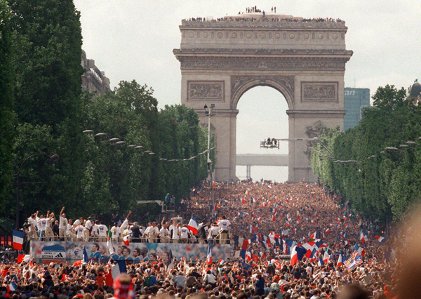 欧洲杯，能治愈恐怖创伤后分裂的法国吗？
