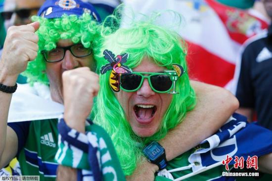 北爱尔兰球迷的绿色装扮显得略有些萌。