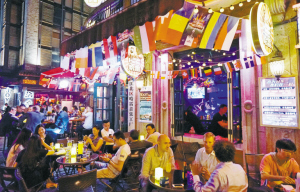 欧洲杯捧热宁波酒吧生意 不少中东欧客人也来看