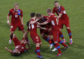 欧洲杯-捷克1-0绝杀波兰头名出线东道主垫底出局